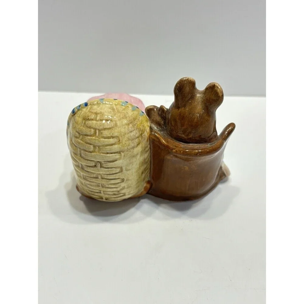 Vtg Beatrix Potter Beswick “HUNCA MUNCA” Ceramic Mouse w Babies England Signed